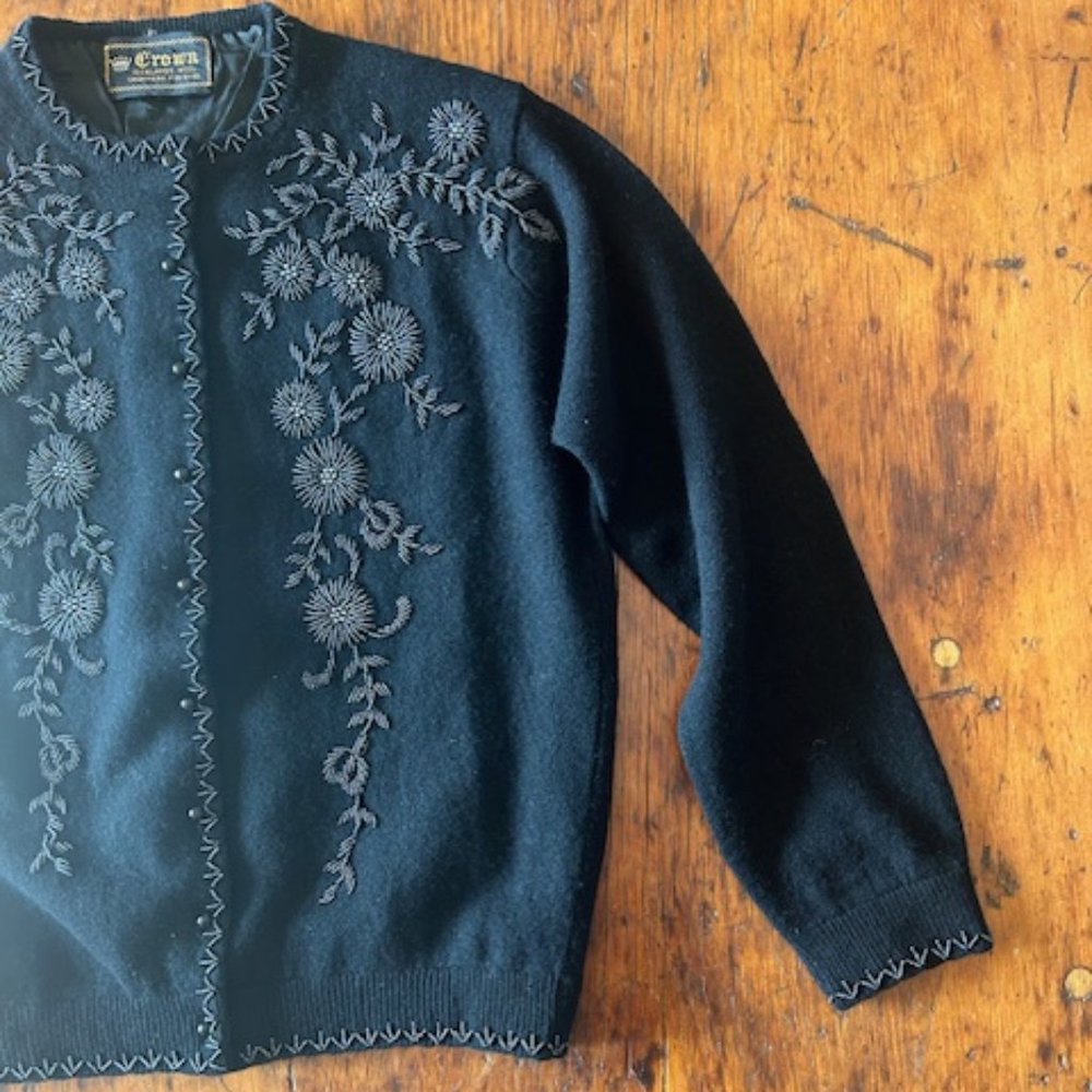 Beautiful Vintage Lined 100% Lambswool Cardigan Sweater - Picture 2 of 14
